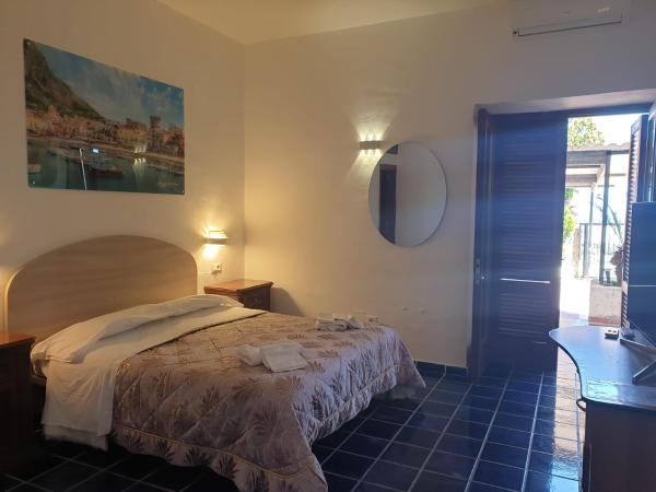 Hotel Mareluna Ischia : photo 5 de la chambre chambre quadruple avec salle de bains privative