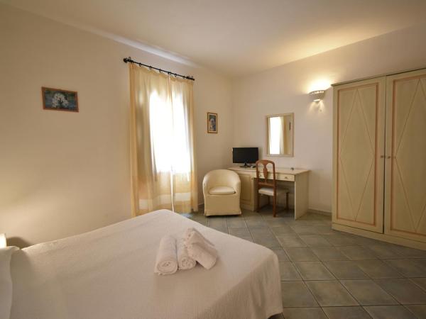 Hotel Cavour : photo 4 de la chambre chambre double ou lits jumeaux