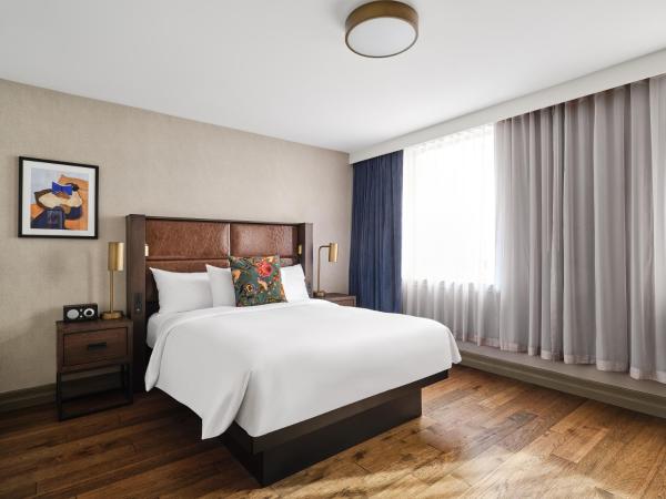 The Metcalfe by Gray Collection : photo 1 de la chambre hébergement classique lit queen-size