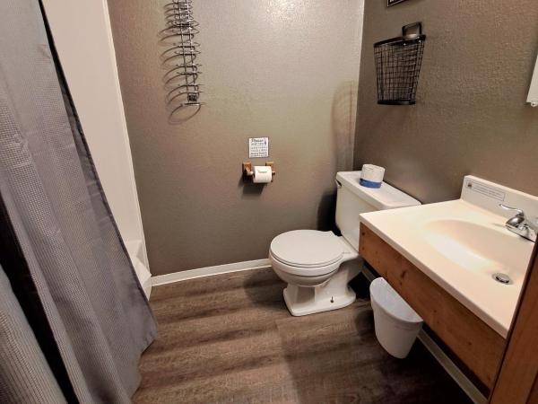 Buffalo Lodge Bicycle Resort - Amazing access to local trails & the Garden : photo 10 de la chambre chambre supérieure avec 2 lits queen-size