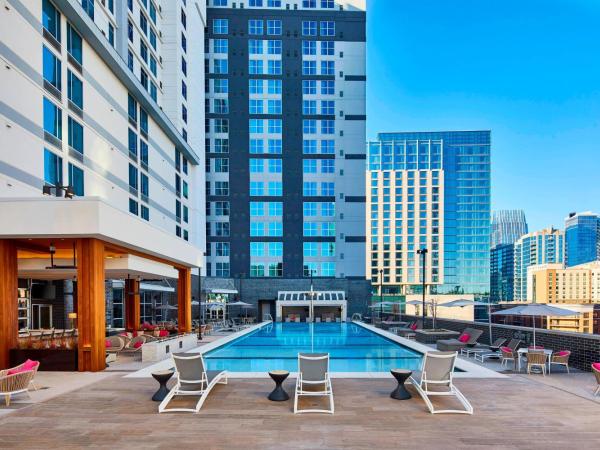 Residence Inn by Marriott Nashville Downtown/Convention Center : photo 5 de la chambre studio lit king-size avec canapé-lit