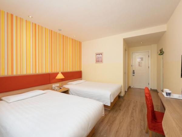 Home Inn Dalian North Railway Station : photo 1 de la chambre chambre lits jumeaux standard