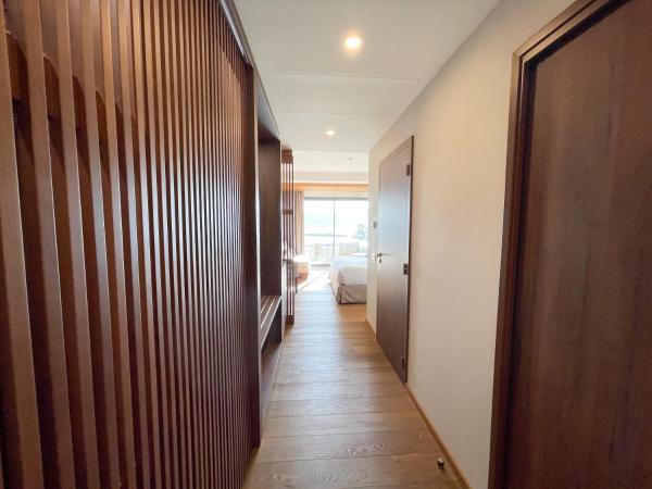 Golden Tulip Porto-Vecchio : photo 5 de la chambre chambre lit king-size deluxe - vue sur mer