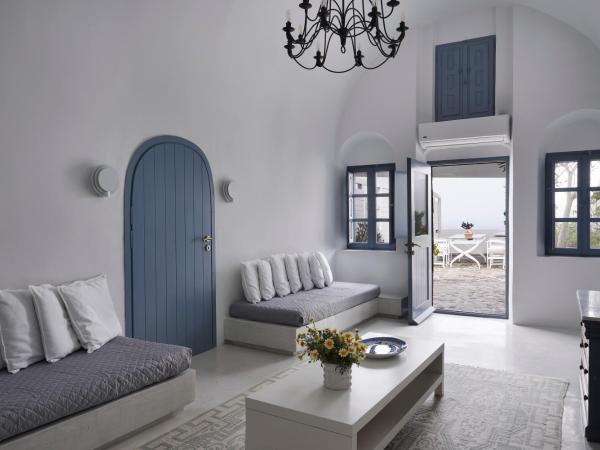 Fava Eco Suites : photo 3 de la chambre suite principale avec jacuzzi privé extérieur