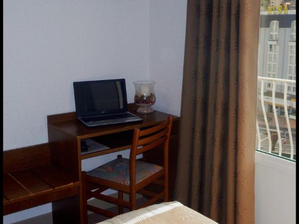 Adonis Lourdes - Notre Dame de la Sarte : photo 4 de la chambre chambre lits jumeaux - vue sur patio