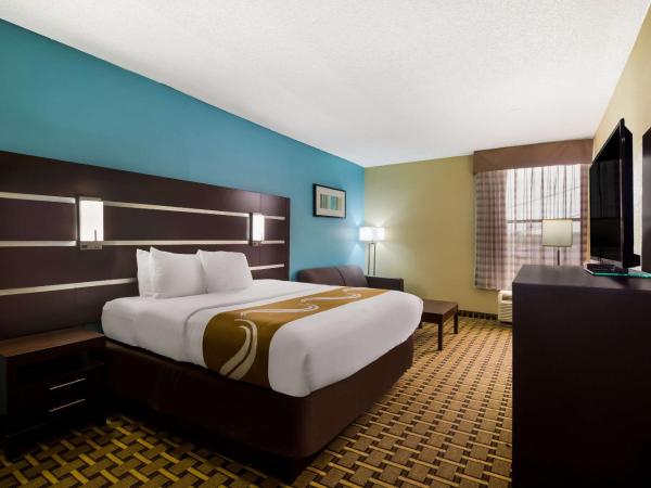 Quality Inn : photo 5 de la chambre chambre lit king-size standard avec canapé-lit - non-fumeurs