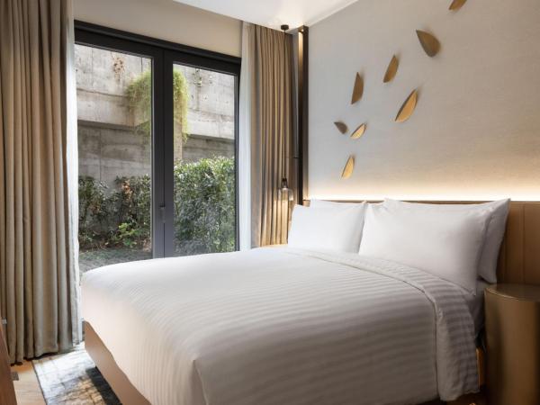 Marriott Executive Apartments Istanbul Fulya : photo 7 de la chambre appartement 1 chambre deluxe avec accès au jardin ou terrasse - vue sur ville