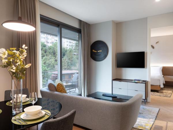 Marriott Executive Apartments Istanbul Fulya : photo 6 de la chambre appartement 1 chambre deluxe avec accès au jardin ou terrasse - vue sur ville