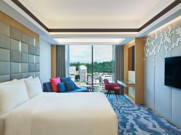 Le Meridien Kota Kinabalu : photo 1 de la chambre chambre lit king-size urban - vue sur ville