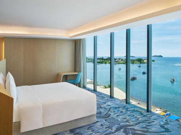 Le Meridien Kota Kinabalu : photo 2 de la chambre suite présidentielle en Étage supérieur avec accès au salon club - vue sur mer