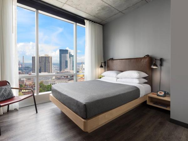 Moxy Boston Downtown : photo 1 de la chambre chambre lit queen-size - center stage - vue sur ville