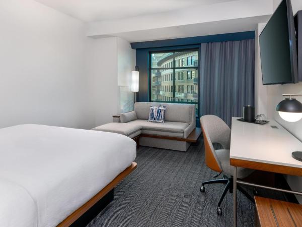 Courtyard by Marriott Atlanta Midtown : photo 1 de la chambre chambre lit king-size