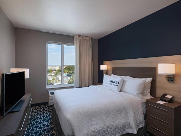 TownePlace Suites by Marriott San Diego Airport/Liberty Station : photo 3 de la chambre suite 1 chambre avec 1 lit king-size et canapé-lit