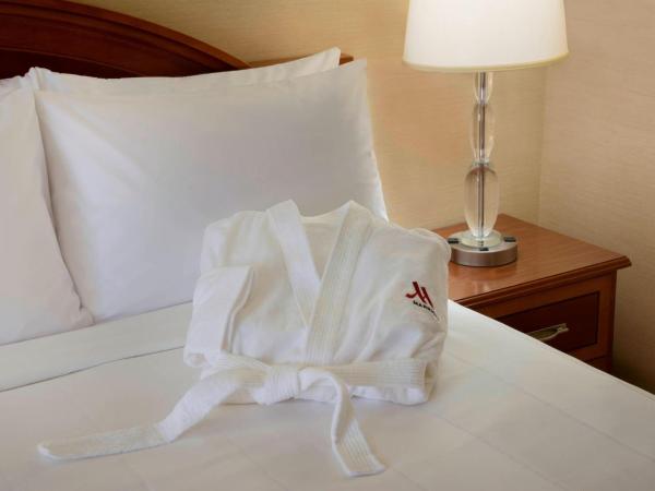 Toronto Airport Marriott Hotel : photo 4 de la chambre chambre king - niveau concierge