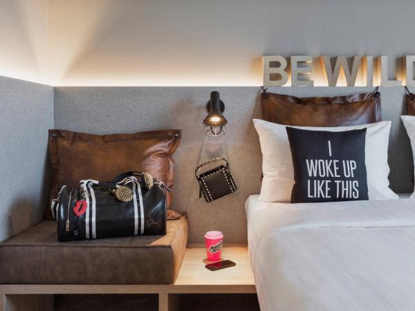 Moxy Munich Ostbahnhof : photo 3 de la chambre chambre lit queen-size