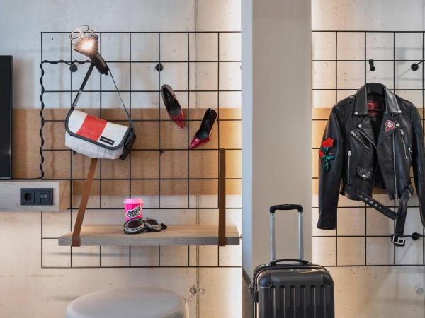 Moxy Munich Ostbahnhof : photo 4 de la chambre chambre lit queen-size