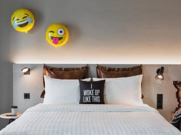 Moxy Munich Ostbahnhof : photo 2 de la chambre chambre familiale