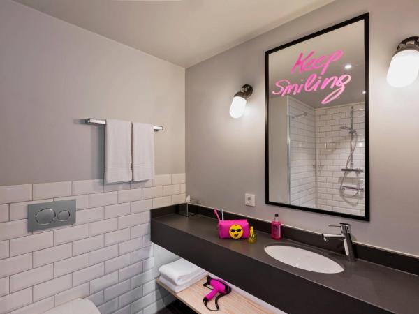 Moxy Munich Ostbahnhof : photo 4 de la chambre chambre familiale