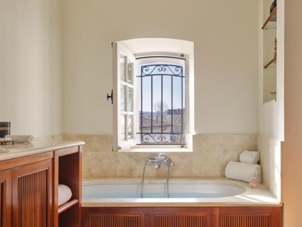 Airelles Pan Dei Palais : photo 3 de la chambre chambre double prestige avec vue sur la piscine