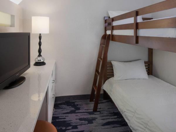 Fairfield Inn & Suites by Marriott Orlando Lake Buena Vista : photo 4 de la chambre suite lit king-size avec lits superposés (sans frais de service)