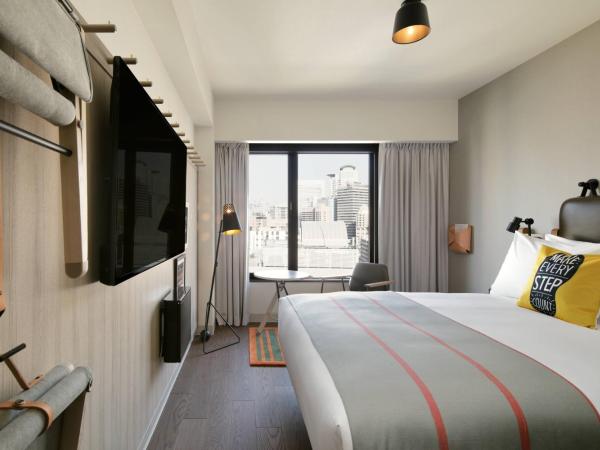 Moxy Osaka Shin Umeda : photo 1 de la chambre chambre lit queen-size standard - vue sur ville