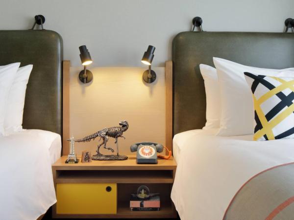 Moxy Osaka Shin Umeda : photo 2 de la chambre chambre standard 2 lits jumeaux/simples - vue sur ville