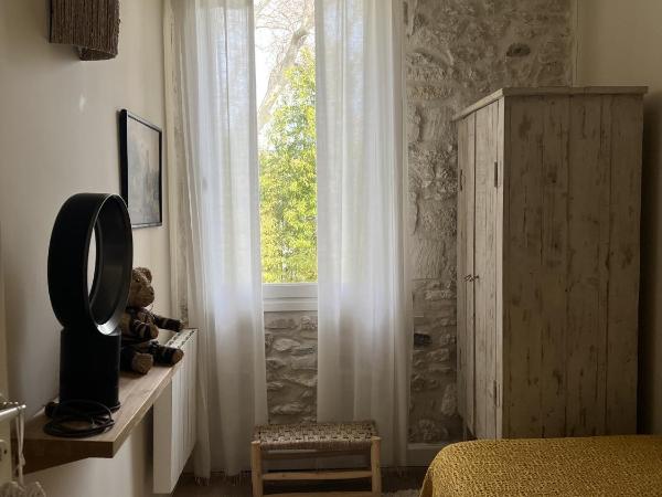 N15 - Les Confidences - Chambres d'hôtes : photo 3 de la chambre suite avec douche à l’italienne