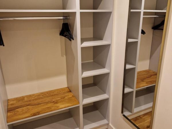 Au Moulin Saint Nicol - Honfleur : photo 7 de la chambre chambre 2 : chambre double deluxe avec douche et baignoire - vue sur jardin et fleuve