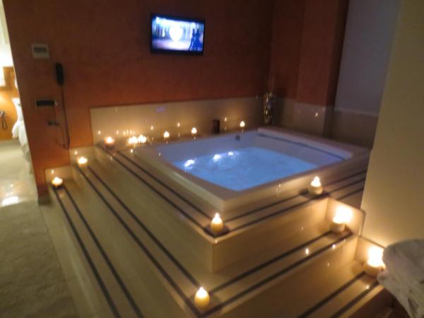 Hotel Joyfull : photo 4 de la chambre suite lit king-size avec jacuzzi