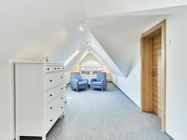 Villa Astoria : photo 3 de la chambre chambre double Économique (mansardée)