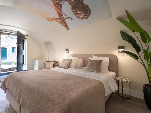 Court Hotel Utrecht City Centre : photo 3 de la chambre chambre lit king-size deluxe