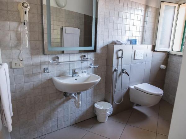 Hotel Villino Gallodoro : photo 6 de la chambre chambre triple supérieure