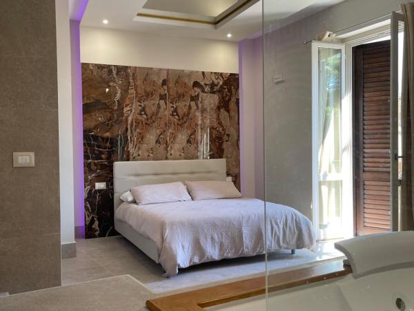 Cannatella's Mansion : photo 2 de la chambre suite lit queen-size avec baignoire spa