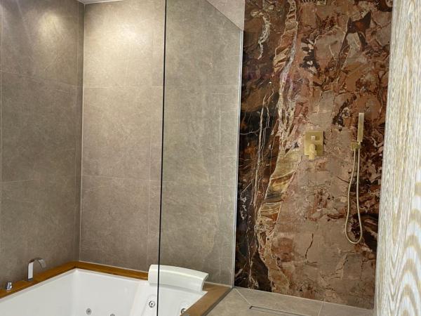 Cannatella's Mansion : photo 1 de la chambre suite lit queen-size avec baignoire spa