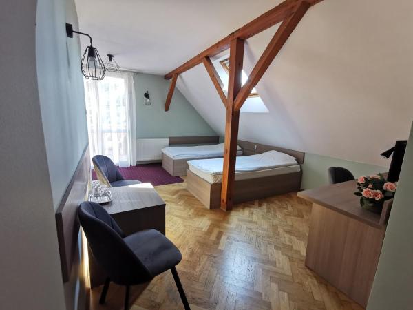 Hotel Zieliniec : photo 1 de la chambre chambre quadruple