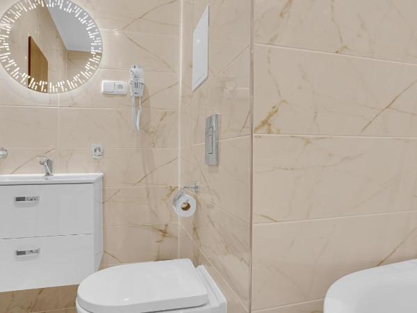 Aphrodite Suite Hotel Karlovy Vary : photo 7 de la chambre appartement avec balcon