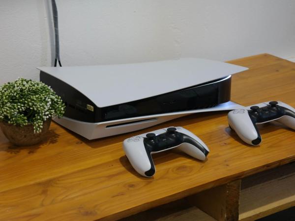 Upspot Kuching Waterfront Premium Hostel : photo 10 de la chambre chambre lit queen-size