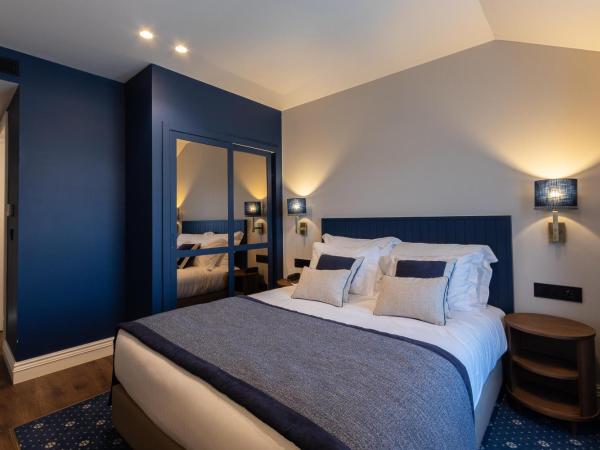 AP Dona Aninhas : photo 2 de la chambre chambre double ou lits jumeaux avec balcon