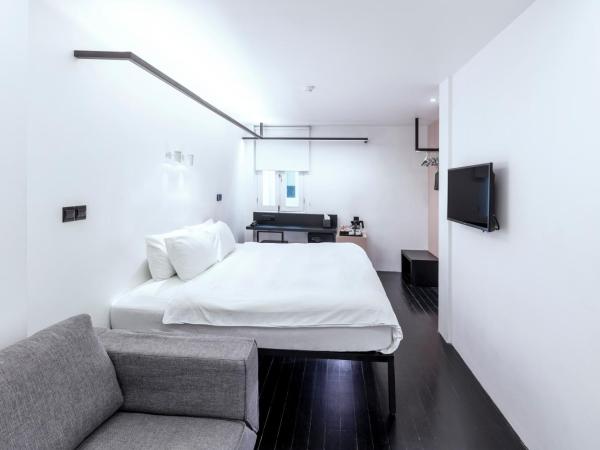 Hotel Mono : photo 2 de la chambre studio lit king-size avec canapé