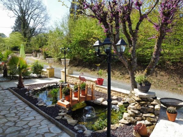 La Bayardine : photo 9 de la chambre chambre double - vue sur jardin