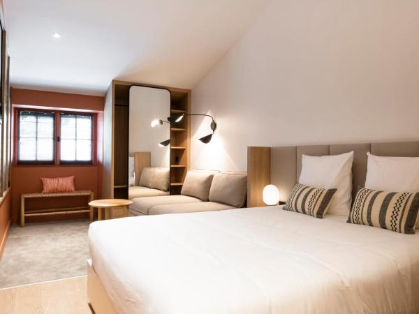 Central Hostel Bordeaux Centre : photo 1 de la chambre chambre double avec canapé-lit (3 adultes)