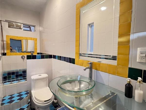 Hostal Luna 49 : photo 5 de la chambre chambre lits jumeaux