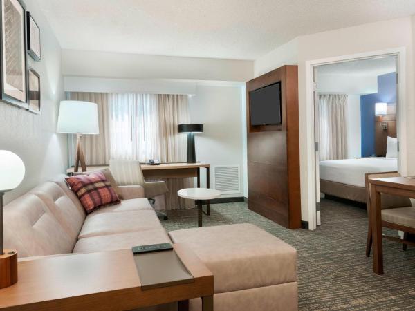 Residence Inn by Marriott Tampa at USF/Medical Center : photo 1 de la chambre suite lit queen-size avec canapé-lit