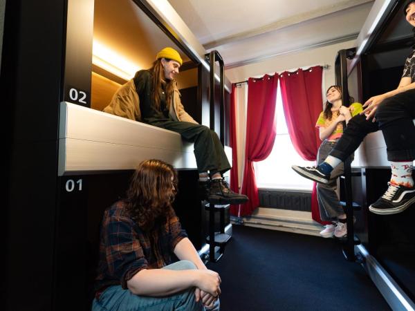 Music City Hotel - Home of the San Francisco Music Hall of Fame : photo 2 de la chambre lit simple dans capsule 4 lits pour femme