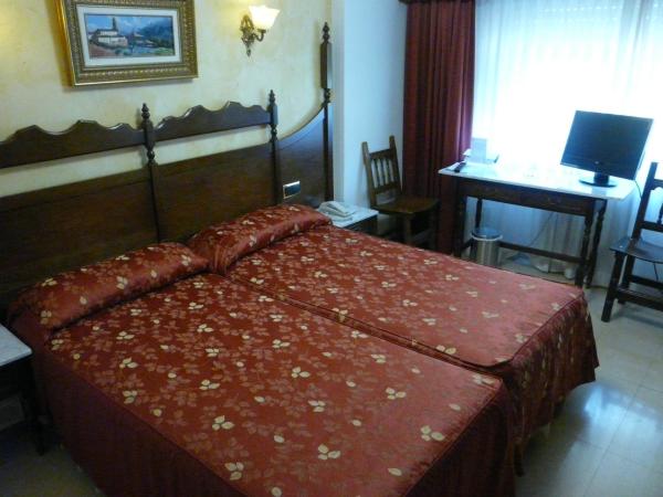 Hotel Reyes Catolicos : photo 1 de la chambre chambre double ou lits jumeaux