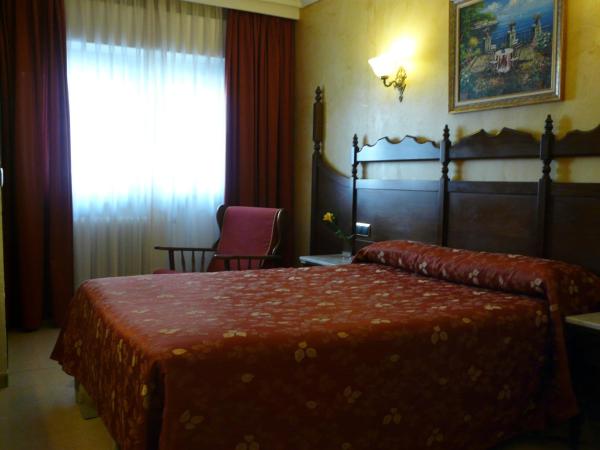 Hotel Reyes Catolicos : photo 1 de la chambre chambre simple
