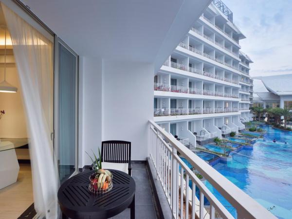 Palace Resort Yalong Bay Sanya : photo 4 de la chambre permier pool view king room