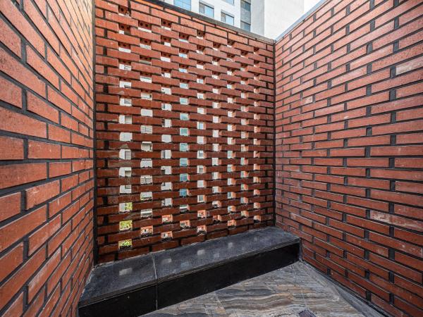 Jongno Olive Hotel : photo 8 de la chambre suite avec balcon