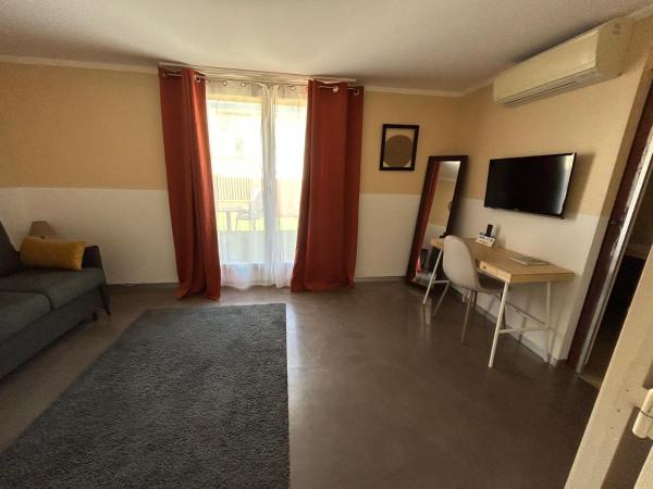 Logis Hotel De La Clape : photo 4 de la chambre suite junior avec terrasse