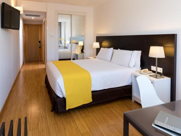 Rafaelhoteles Atocha : photo 5 de la chambre chambre double ou lits jumeaux avec lit d'appoint (2 adultes + 1 enfant)